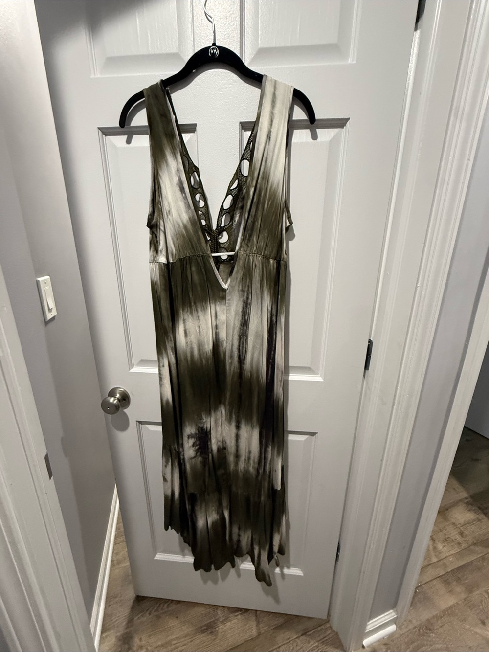 VENUS Olive and Ivory Tie-Dye V-Neck Maxi Dress - Picture 3 of 3